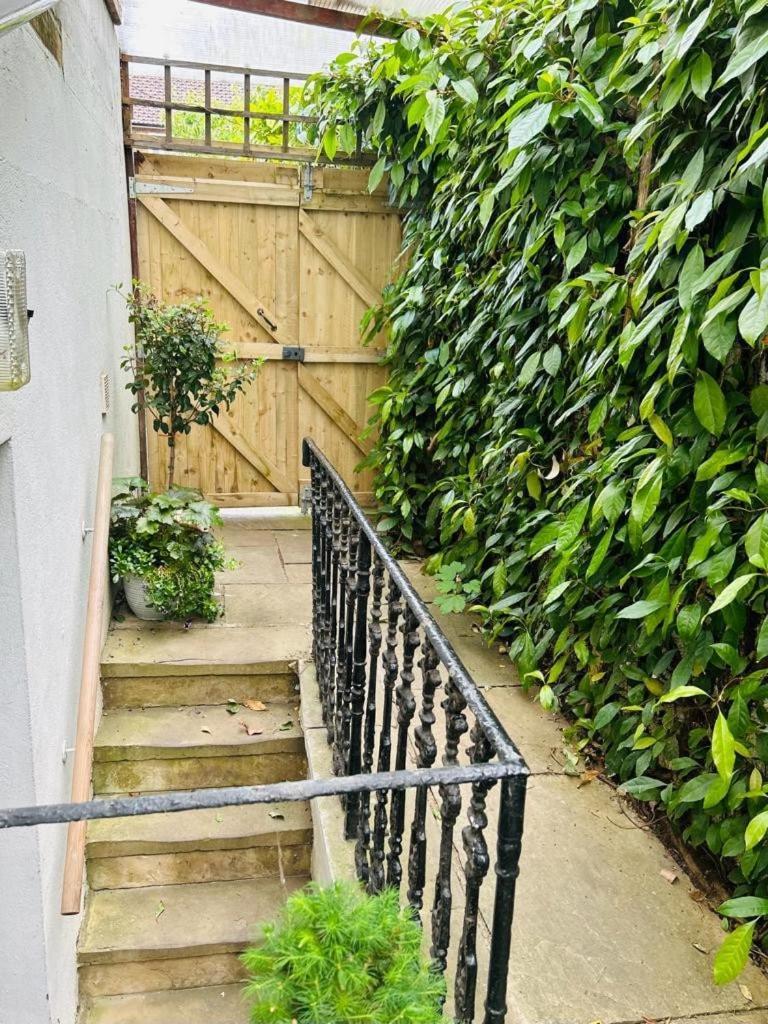 Spacious Comfortable Flat With Free Parking In East Finchley, Muswell Hill & Close To Alexandra Palace Londyn Zewnętrze zdjęcie